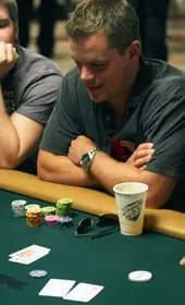 مات ديمون يقامر في الكازينو